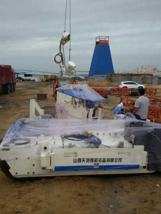 掘進公司小保當項目部EML-340連采機正式運轉生產