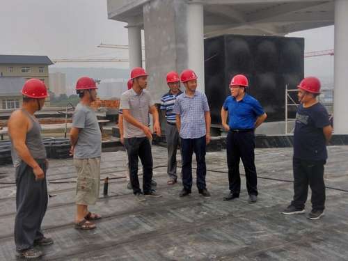 建設集團副總經理王明智一行深入澄合分公司渭南 西郊康橋雙語幼兒園工地檢查指導工作
