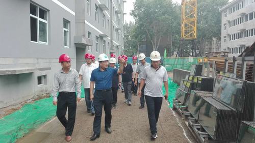 建設集團副總經理王明智一行蒞臨韓城分公司棚戶區(qū)改造項目施工現場檢查指導工作