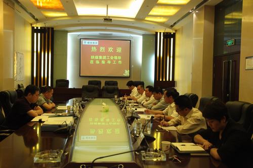 陜煤集團(tuán)工會副主席、信訪穩(wěn)定辦公室主任吳樹林一行蒞臨建設(shè)集團(tuán)檢查指導(dǎo)工作