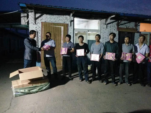 洗選煤運營公司紅柳林運營項目部中秋送月餅情暖職工心