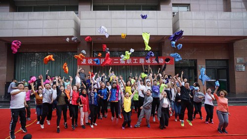 瞧，他們嗨瘋了！