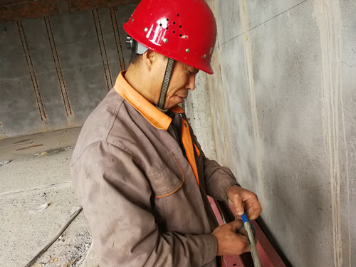 一個(gè)踏踏實(shí)實(shí)的“犁地?！?></div>
                                <div   id=