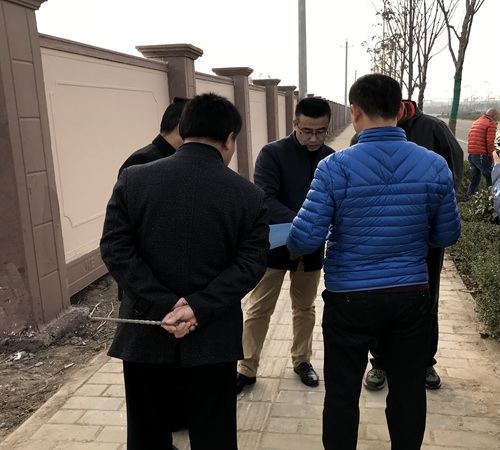 大秦置業公司：山水逸境項目施工臨建圍墻順利通過竣工驗收