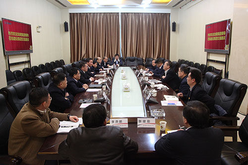 陜西龍門鋼鐵(集團)有限責任公司一行蒞臨建設集團交流座談并舉行簽約儀式