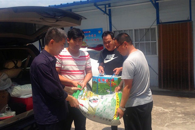 炎炎夏日送清涼 濃濃關愛沁人心