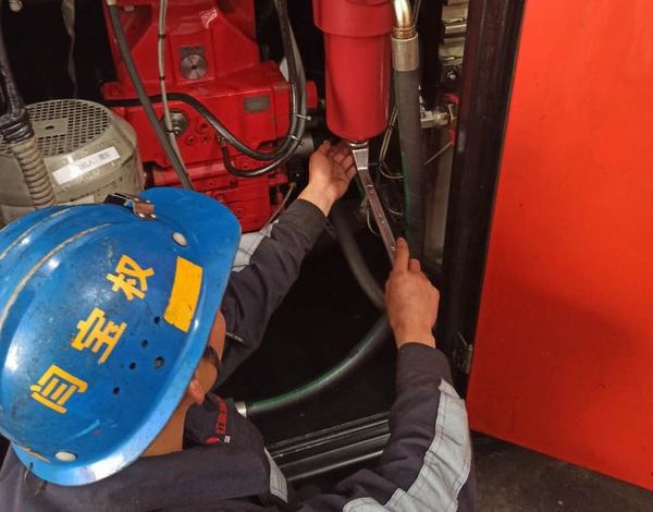 陜煤建設(shè)洗選煤運(yùn)營公司紅柳林洗煤廠項(xiàng)目部: 年節(jié)生產(chǎn)穩(wěn)運(yùn)轉(zhuǎn) 養(yǎng)護(hù)設(shè)備出新招