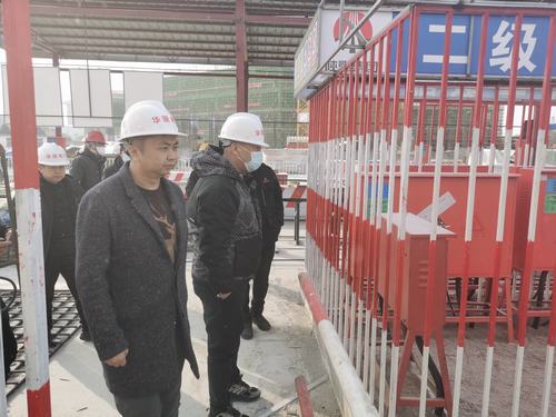 張掖市經開區住建局、質檢站領導蒞臨張掖潤泉瑞苑項目部檢查指導工作