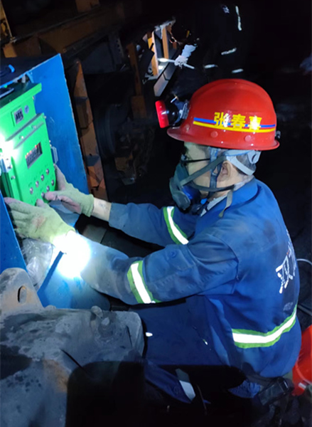 陜煤建設礦建三公司雙龍項目部109順槽皮帶機順利完成安裝