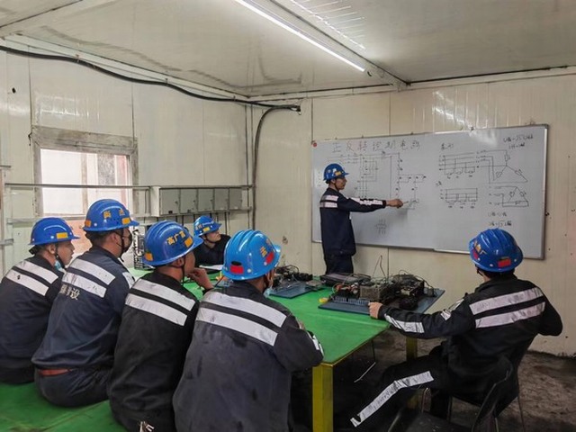 陜煤建設(shè)洗選煤運(yùn)營(yíng)公司紅柳林洗煤廠項(xiàng)目部:鑄就安全“銅錢鐵壁” 共繪國(guó)慶盛典“紅”圖