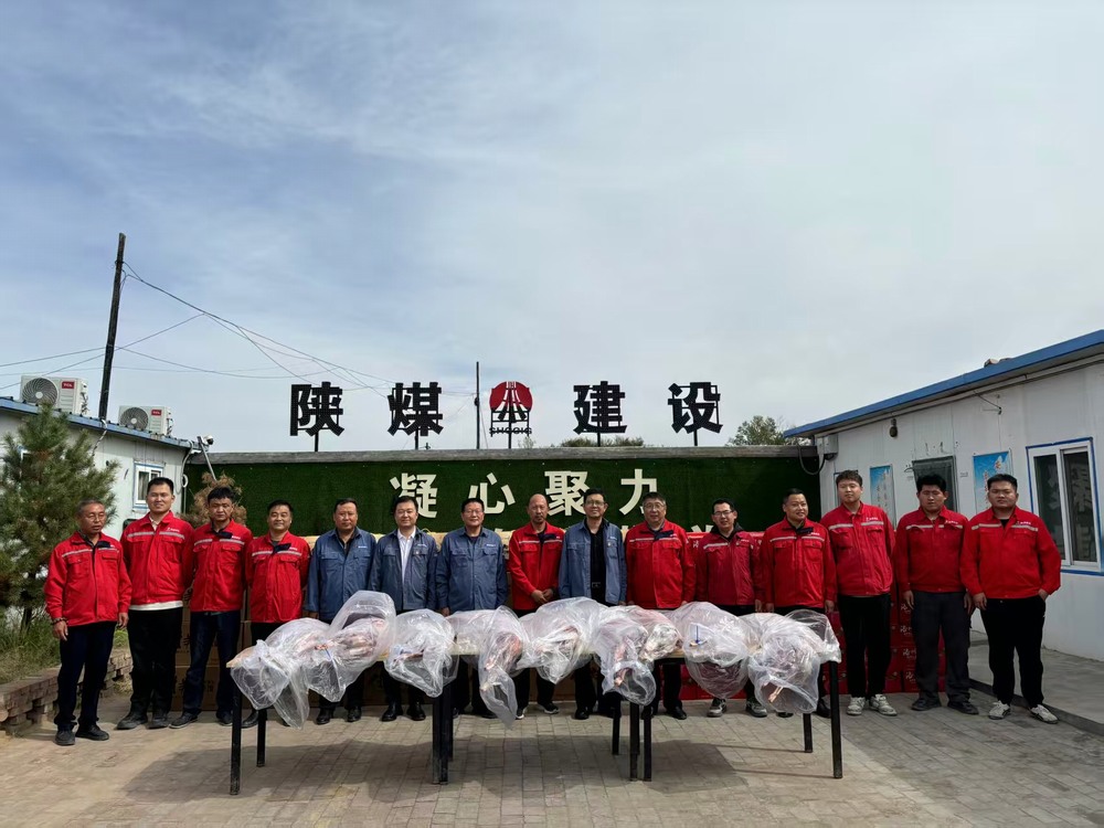 郭家灘礦業(yè)公司總經(jīng)理宋隆蒞臨陜煤建設(shè)礦建二公司郭家灘項(xiàng)目部進(jìn)行“雙節(jié)”前慰問(wèn)