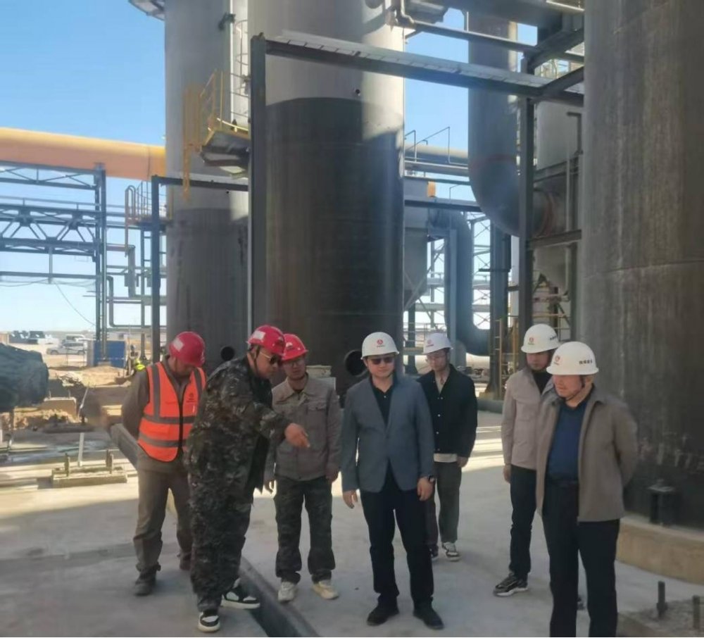 陜煤建設西北分公司土建第一項目部:雙節慰問暖人心 鼓足干勁促生產