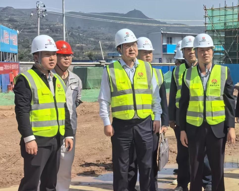 陜西省煤層氣黨委委員、紀(jì)委書(shū)記董巨國(guó)一行深入天工公司土建第二十一項(xiàng)目部開(kāi)展節(jié)前檢查指導(dǎo)工作
