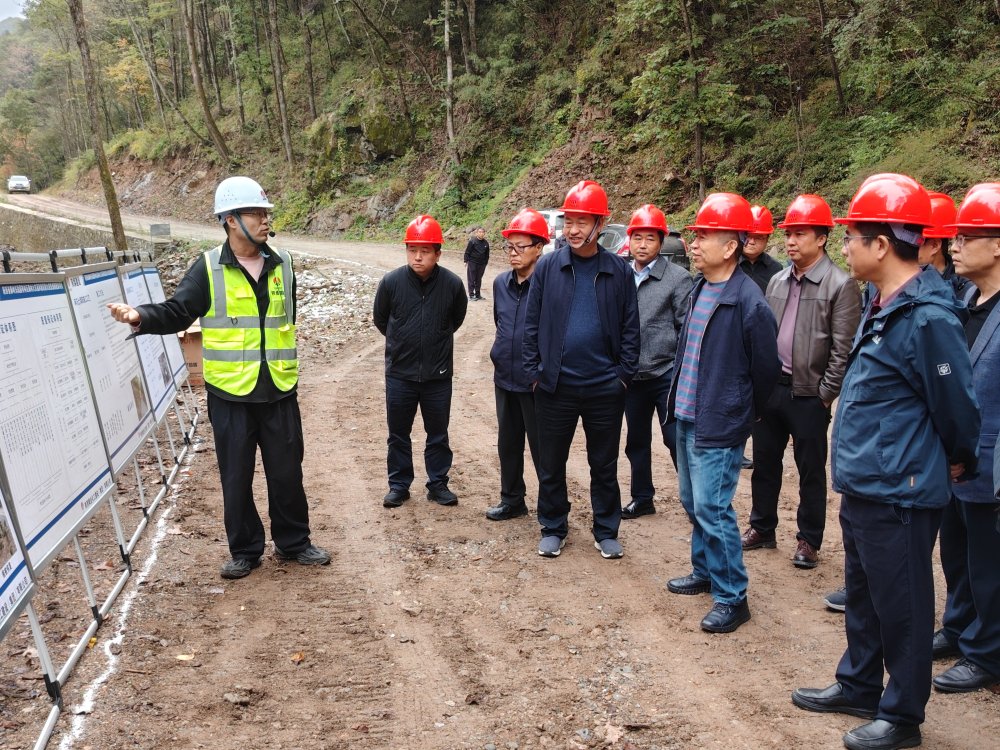 陜西省林業(yè)局朱建軍一行蒞臨陜煤建設(shè)路橋分公司秦嶺項目開展交工驗收工作