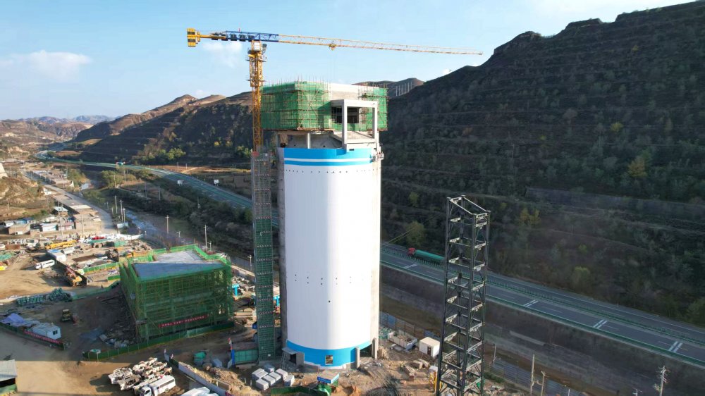 提前2天落位!橫山天云煤礦棧橋鋼支架架起“運輸樞紐”,12月投產再添保障