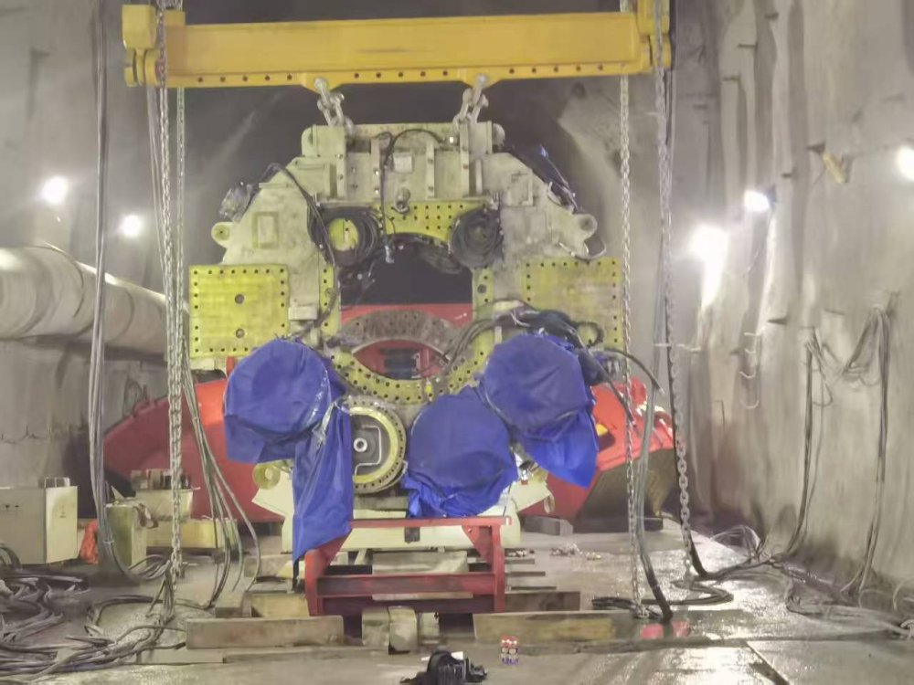 陜煤建設煤礦運營服務分公司:首臺TBM全斷面掘進機主體安裝完成